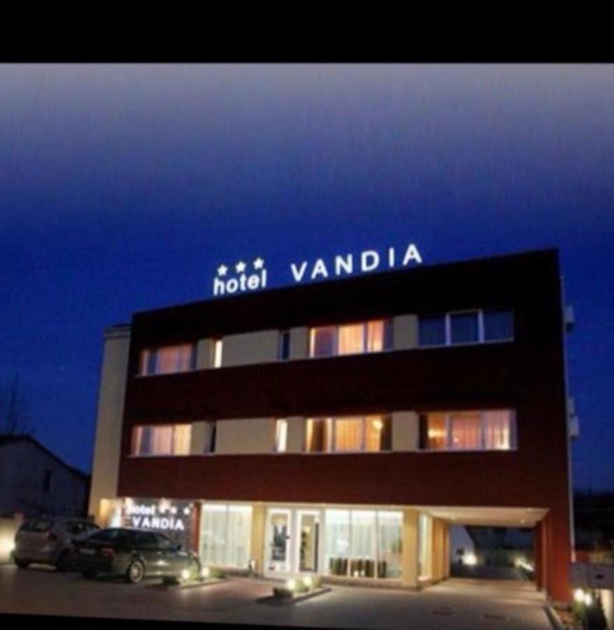 Hotel Vandia Τιμισοάρα Εξωτερικό φωτογραφία